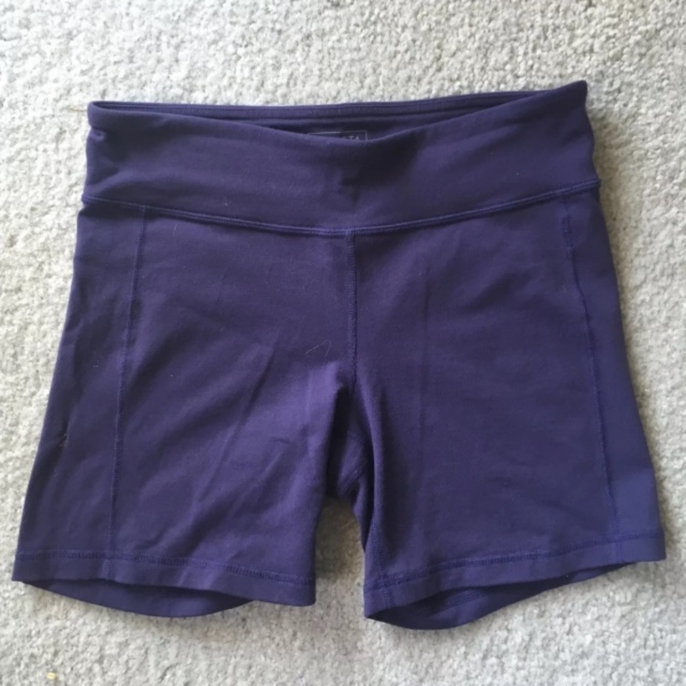 Athleta Kick booty fitted short